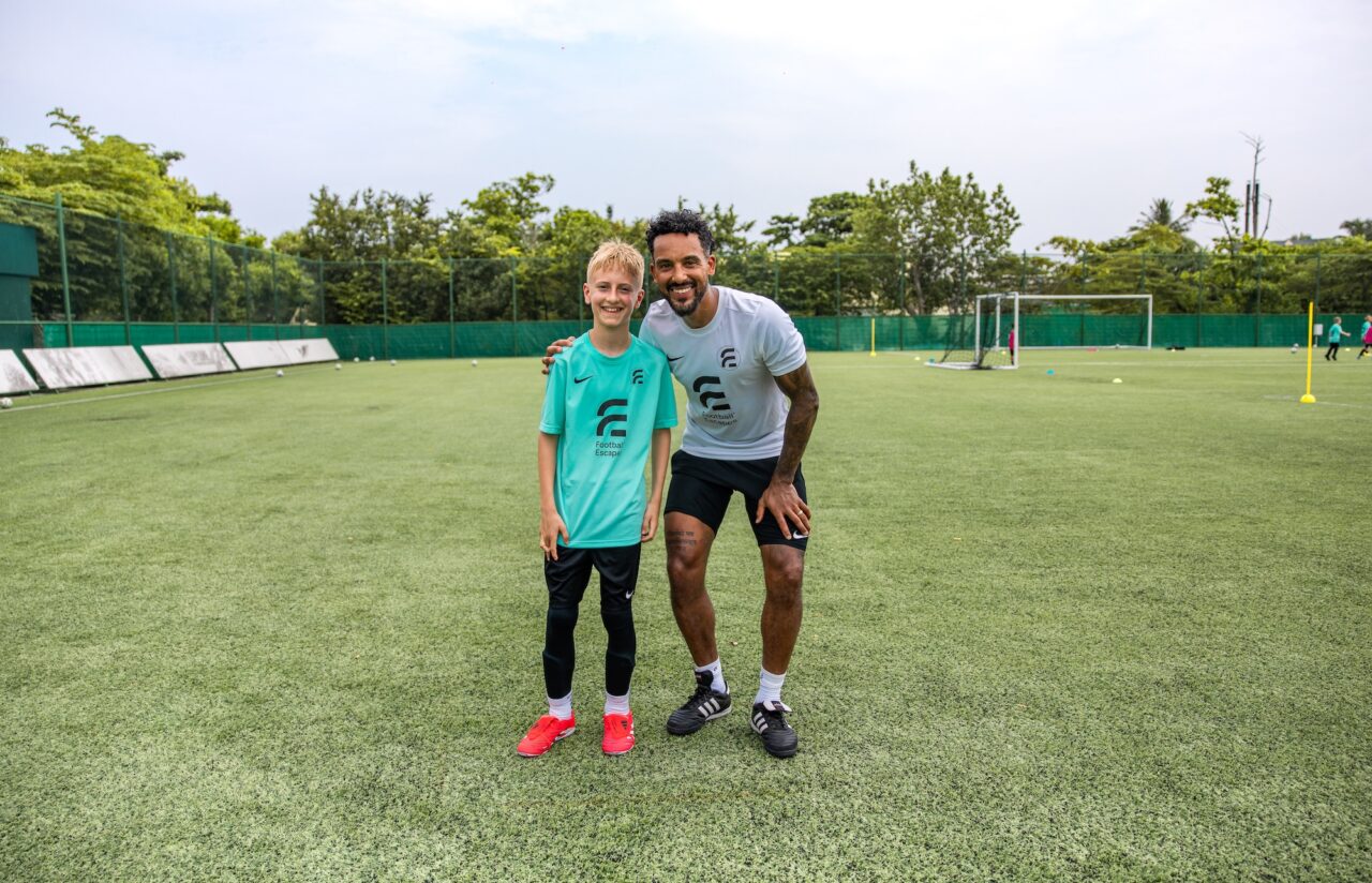 Pitch side photo with Theo Walcott